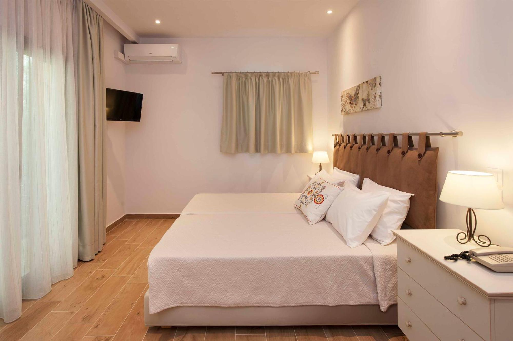 Spiti Prifti Apartments Gouvia Bagian luar foto