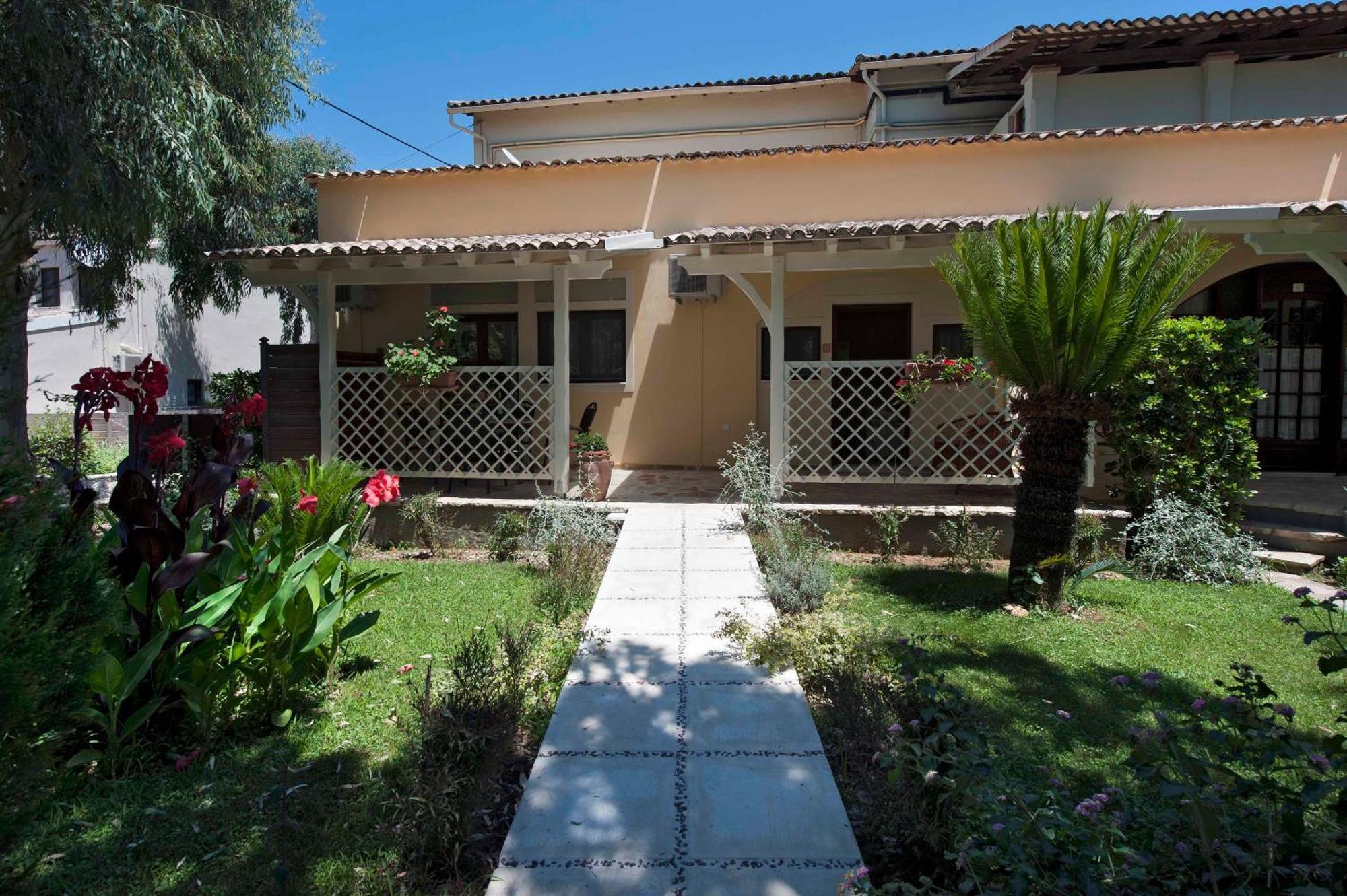 Spiti Prifti Apartments Gouvia Bagian luar foto
